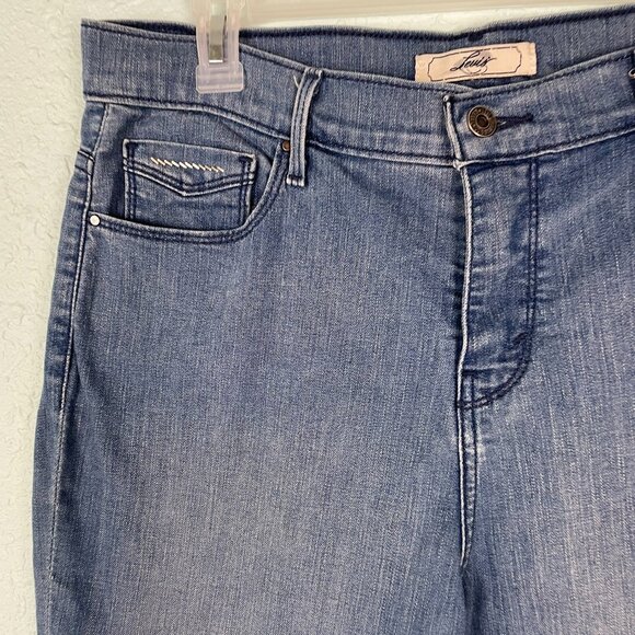 Levi’s Women’s Capri Jeans Size 12 Blue Denim Metal Button Hem Stretch Mid Rise - Picture 2 of 16